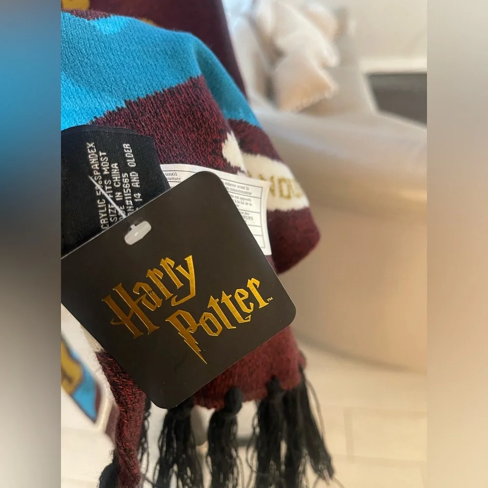 NWT Harry Potter Hogwarts scarf